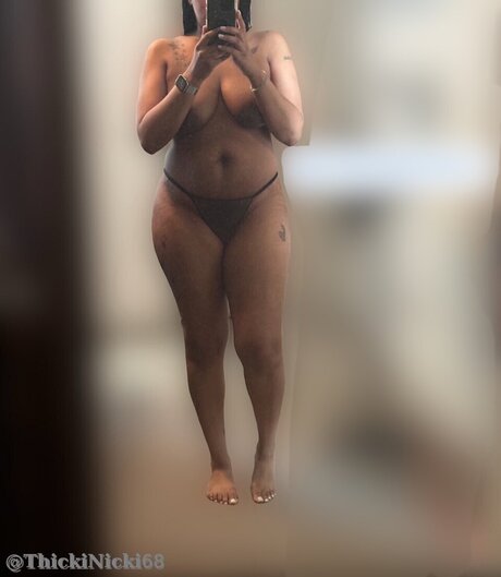 Thickinicki68 model top photo