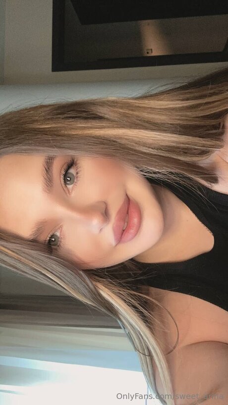 Arina Hot top profile image