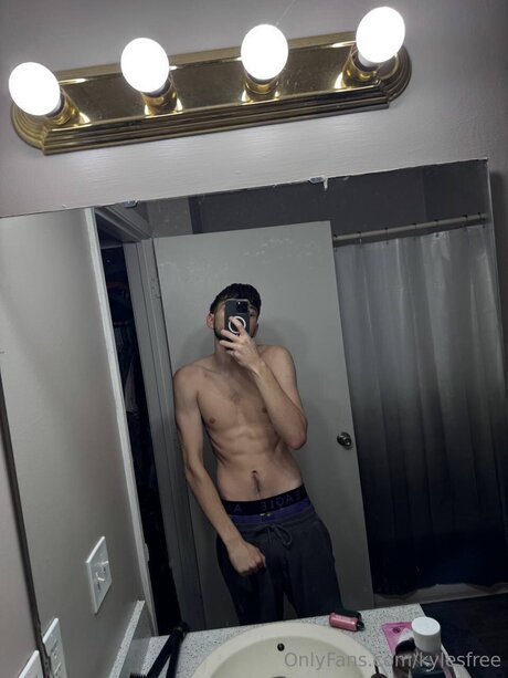 Kylesfree pornstar nude picture