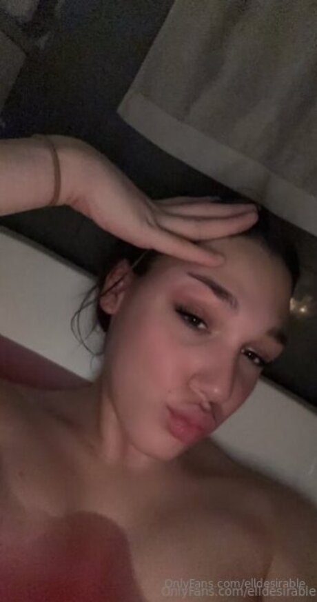 Elldesirable star nude pic