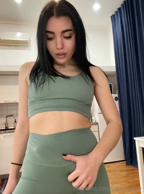 Lolla Honey pretty pornstar archive