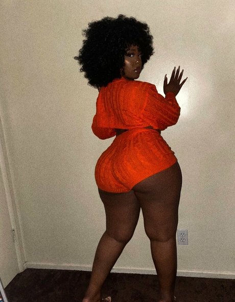Chocolate Goddess model hot photos