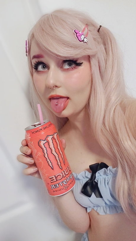 Peachie Sweetie model nude images
