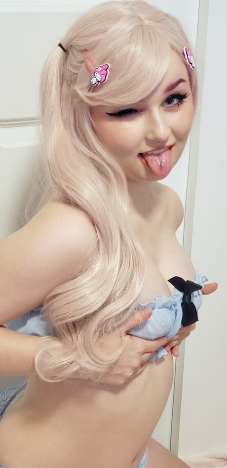 Peachie Sweetie art model pic
