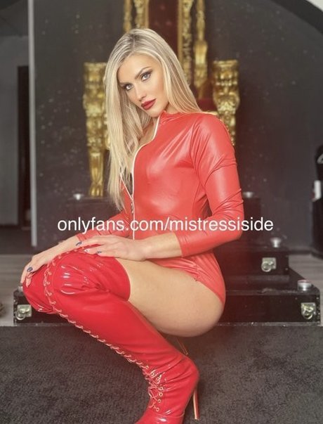 Mistress Iside hot model gallery