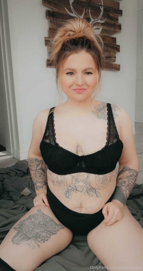 Claudia Lussier sexy star gallery