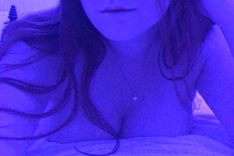 Lov3 emmi hd pornstar pic