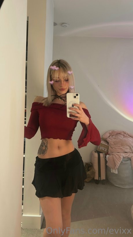 Olivia Evi Plant  art actress pic