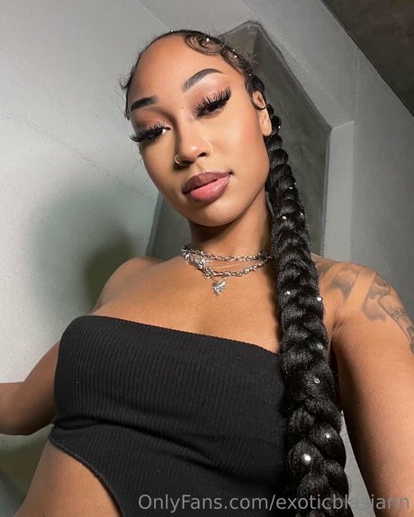 Exoticblasiann  sexy model img