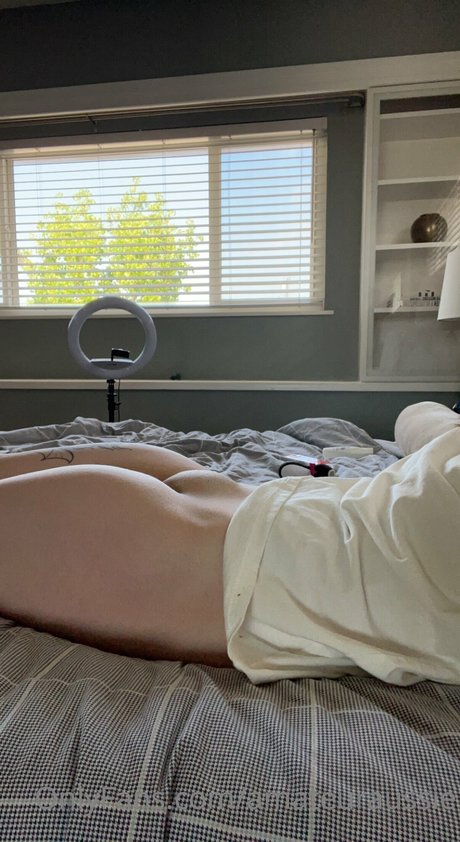 Sarahs button star naked img