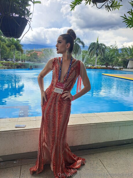 Mariiahneedless top model gallery