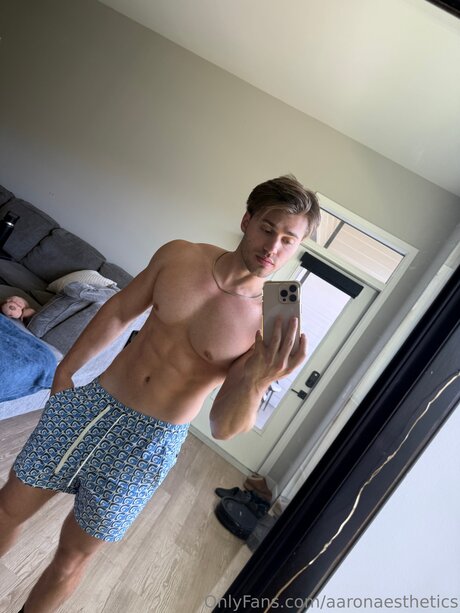 Aaronaesthetics adult model img