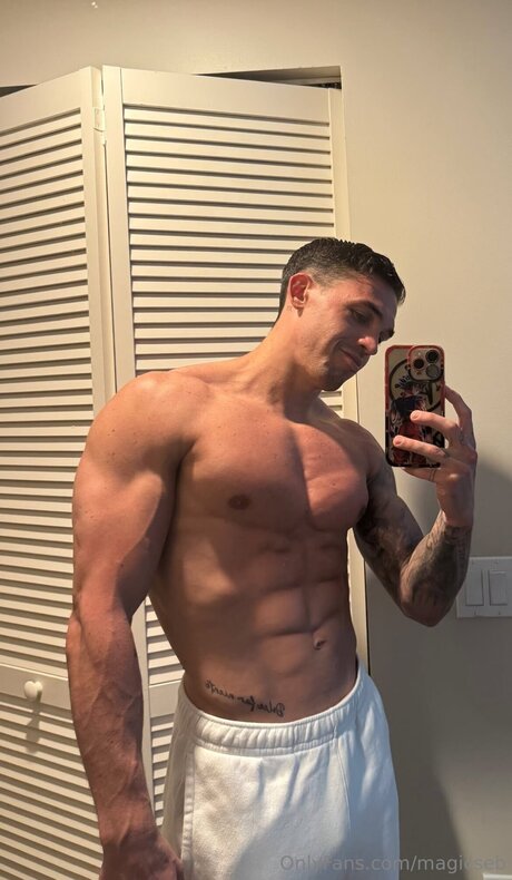 Magicseb star naked image