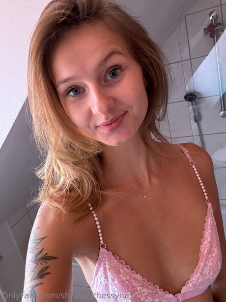 Shelley Thessyna star gallery
