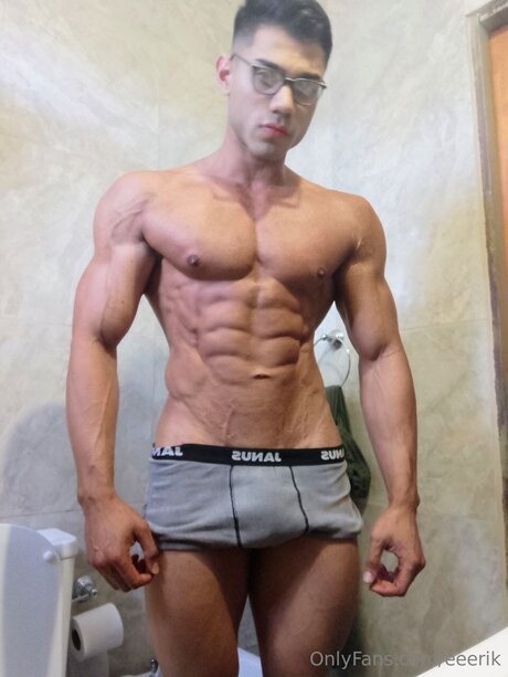 Eeerik naked pornstar picture