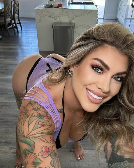 Analorde pretty pornstar images