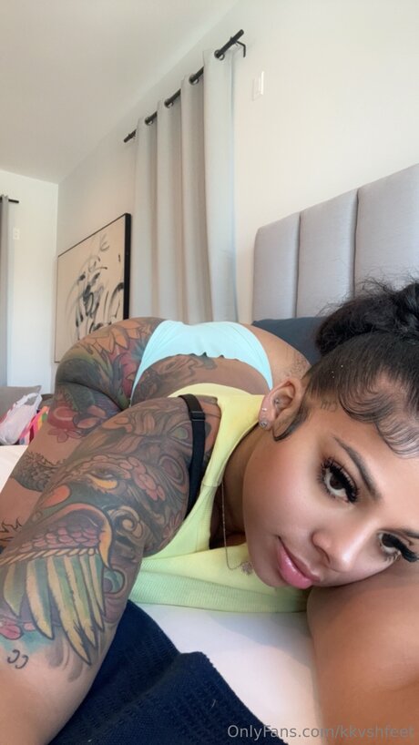 Kkvshfeet naked model gallery