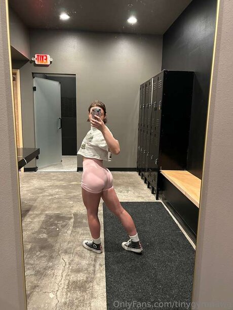 Tinygympawg adult actress photo