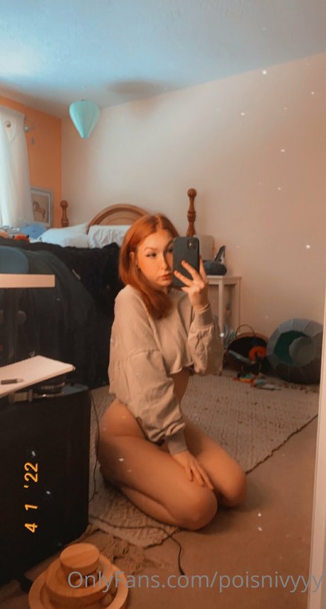 Ivy Lune pretty model images