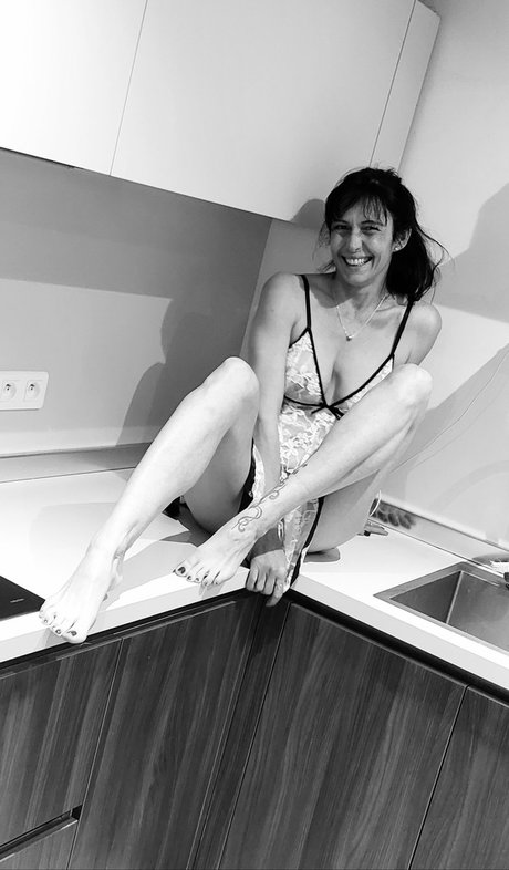 Lili jolie model erotic pics