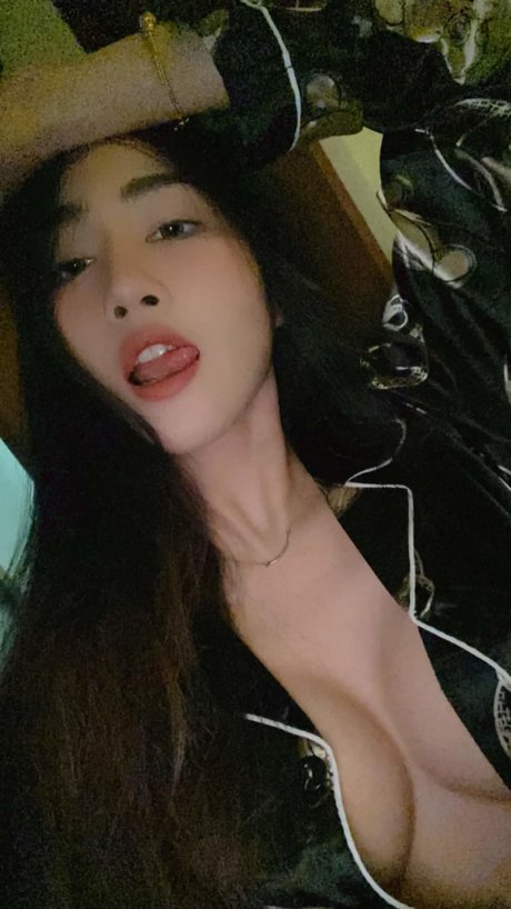 Nisa Khamarat model nudes pics