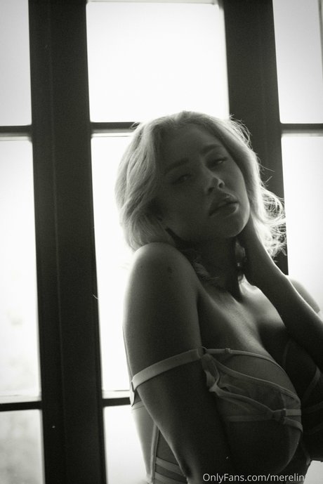 Merelin hot model pic