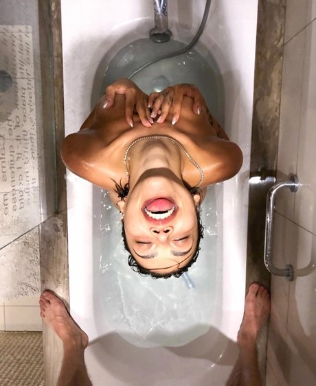 Agemg Ecem nude model images