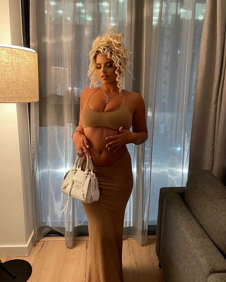 _Barbi pretty actress pictures