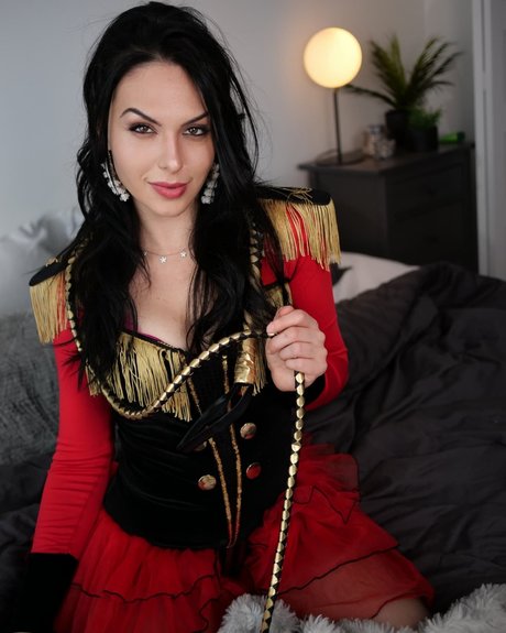 Cindy Brunet nude actress img