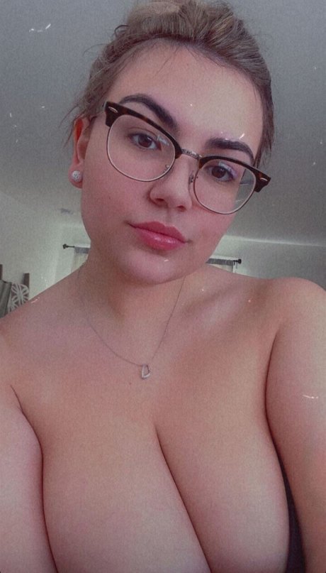 Busty Kait top profile image