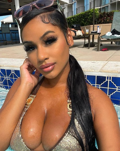 Elisa Saraii star porn photo