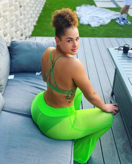Janae Girard  pretty star galleries