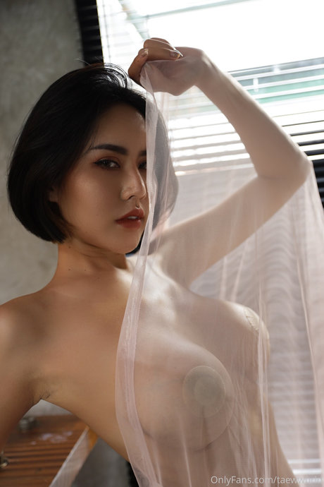 Taewwaw Kanyakan sexy model pictures