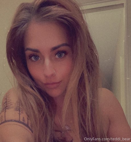 Teddi bear model pornographic image