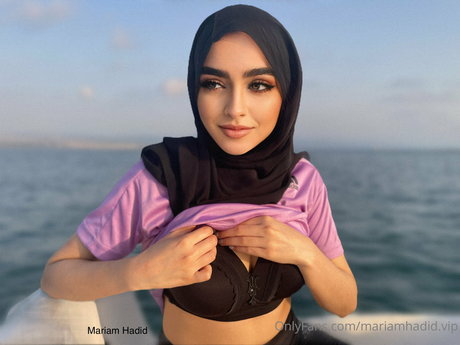 chicks with dicks onlyfans exclusive image
