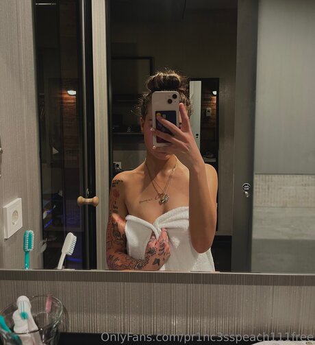 Pr1nc3sspeach111free art pornstar image