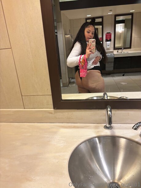 Thick Gurl101 pornstar top pic