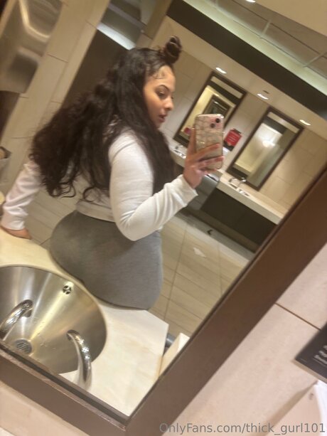 Thick Gurl101 porn star galleries
