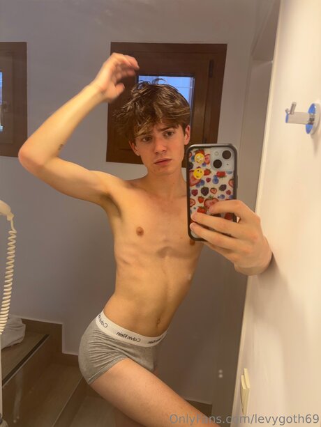 Levygoth69 naked star photo