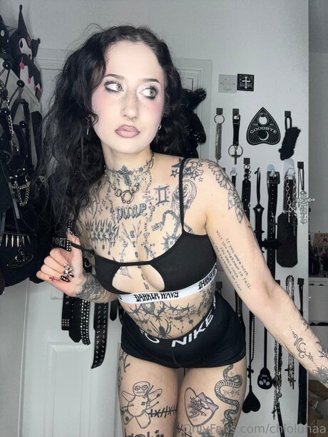 Chlolunaa nude actress images