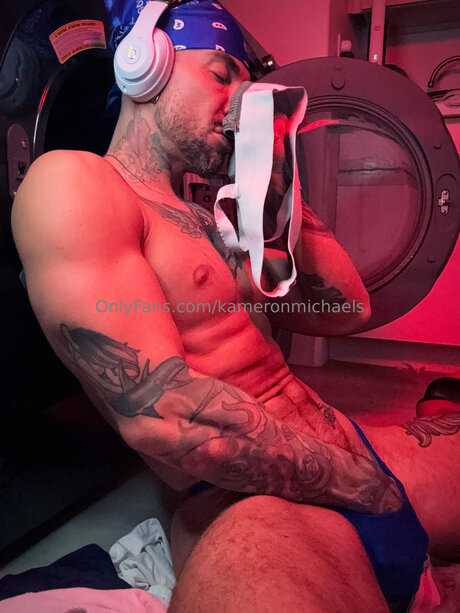 Kameronmichaels model adult image