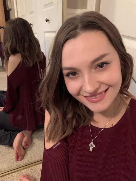 Carley Bee star pretty photo