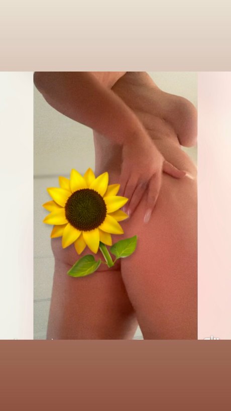 Mimiko Divine model erotic photos