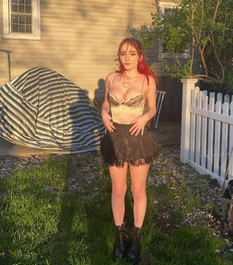 Gothicbratgf  pornstar naked picture
