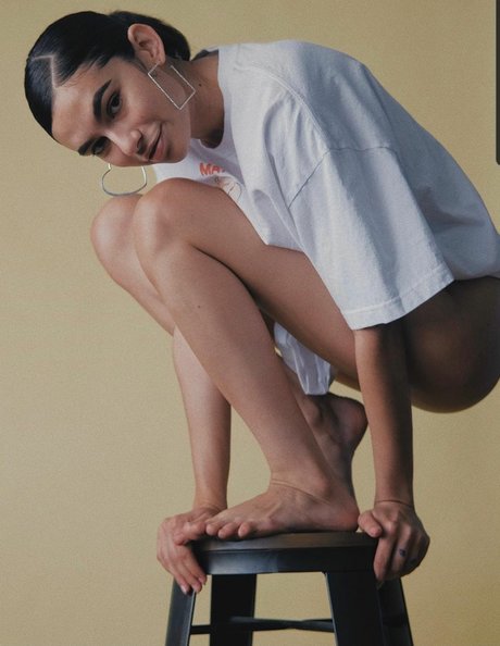 Brianna Itshades pretty pornstar photos