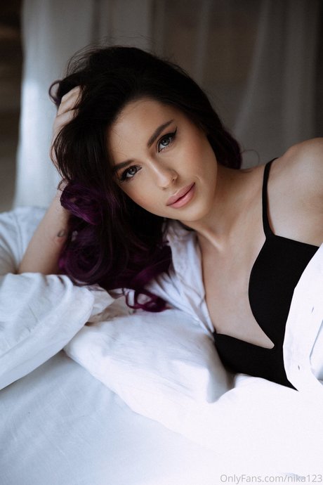 Weirdme nude model gallery