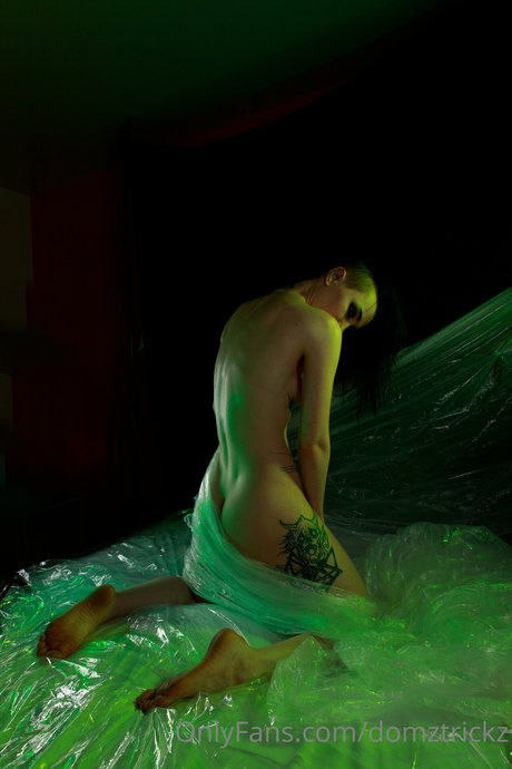 Doms Trickz star naked image