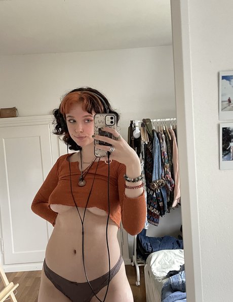 Oatmilk6374 erotic star photo
