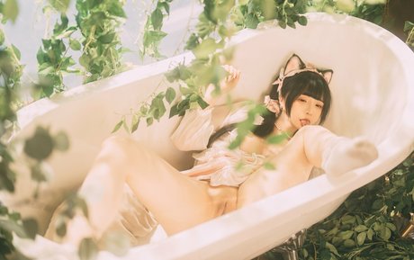 Raku pornstar hot pics