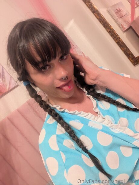 Nyxi Leon nice actress photo